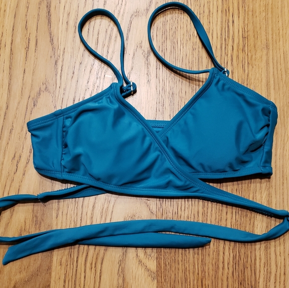 Small forest green criss cross wrap bikini top adjustable straps - Picture 1 of 6